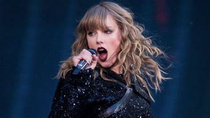 
Is Taylor Swift Headlining The 2023 Super Bowl Halftime Show? Here’s What We Know 